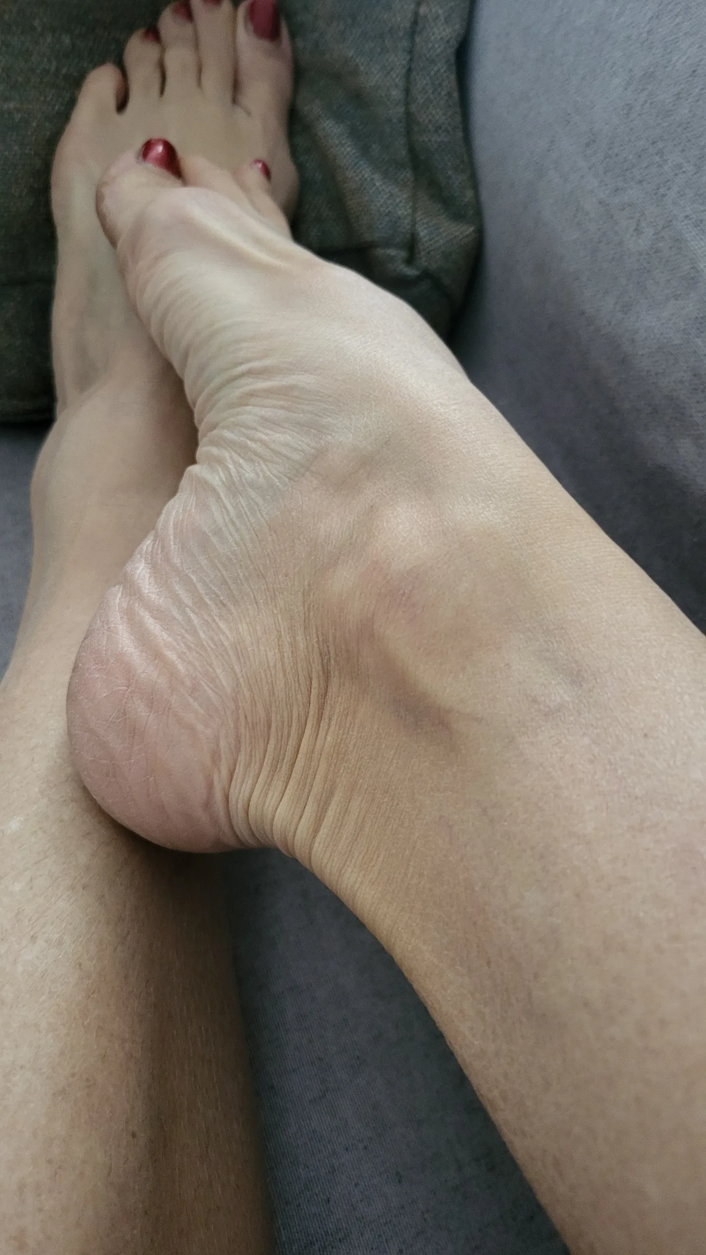 Sexy feet, slim ankle · 1